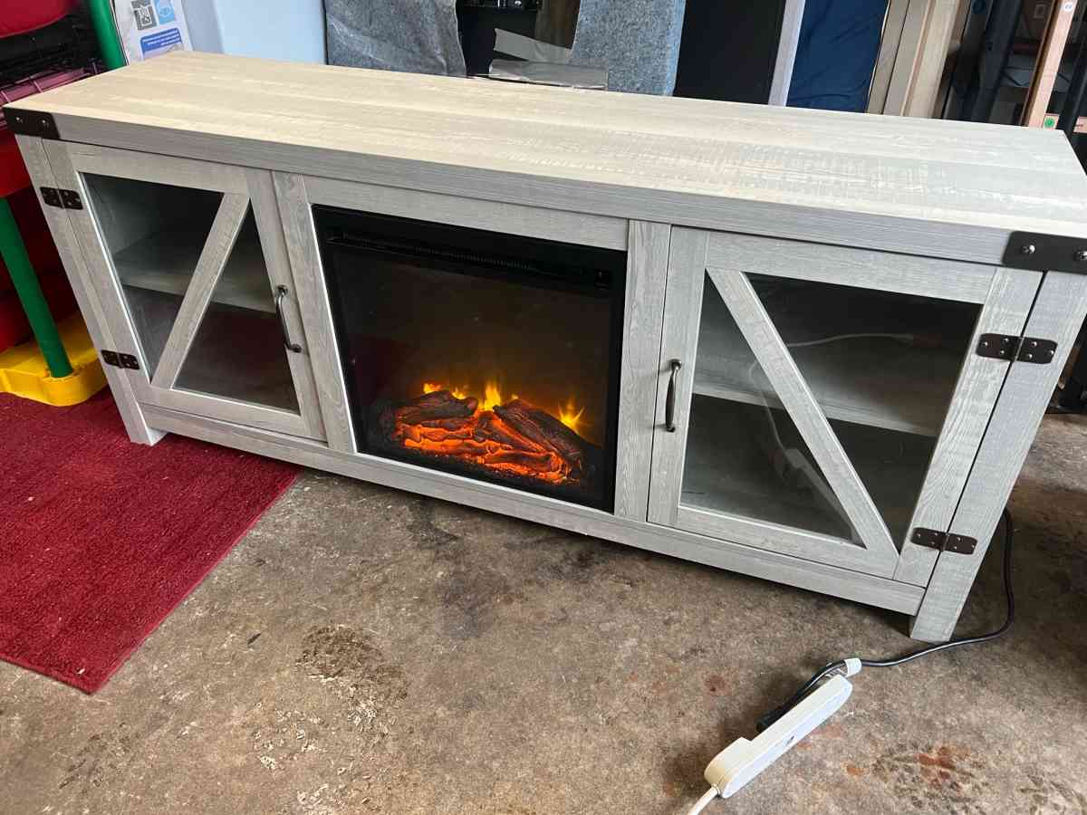 mueble para TV y chimenea en buen estado