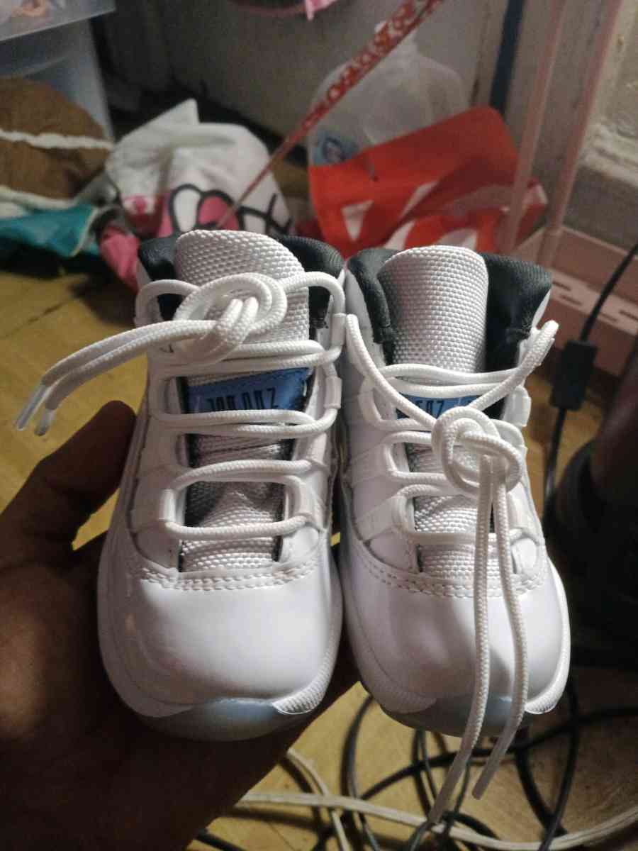 jordan legend blues 11s