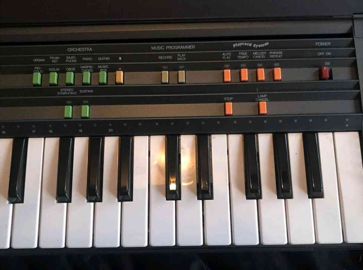1984 YAMAHA PortaSound PCS 500 Digital Keyboard