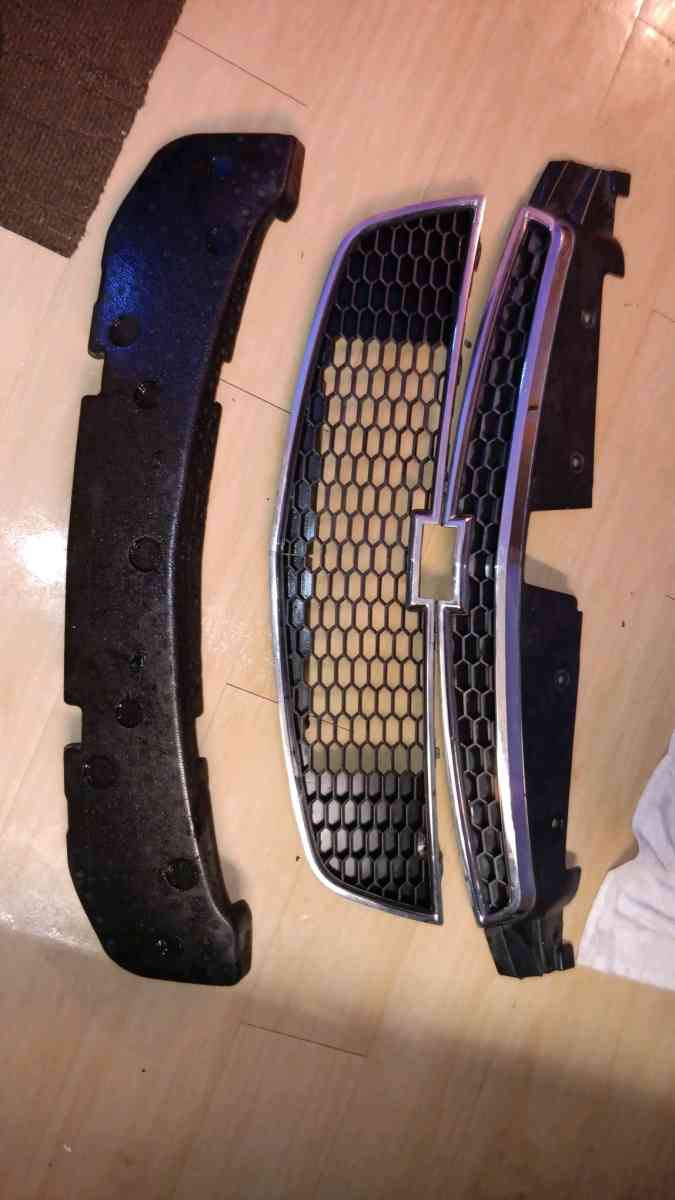 OEM GM Chevy Cruze front grill and shock absorber