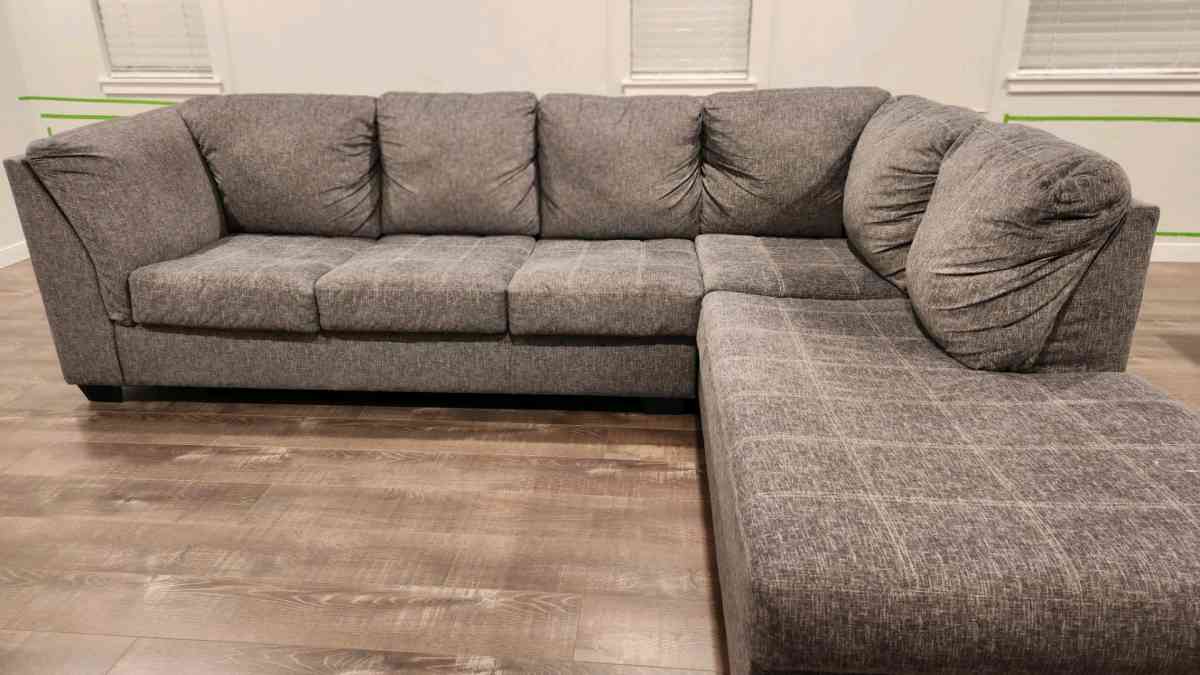 Excellent condition modern gray sectional sofa