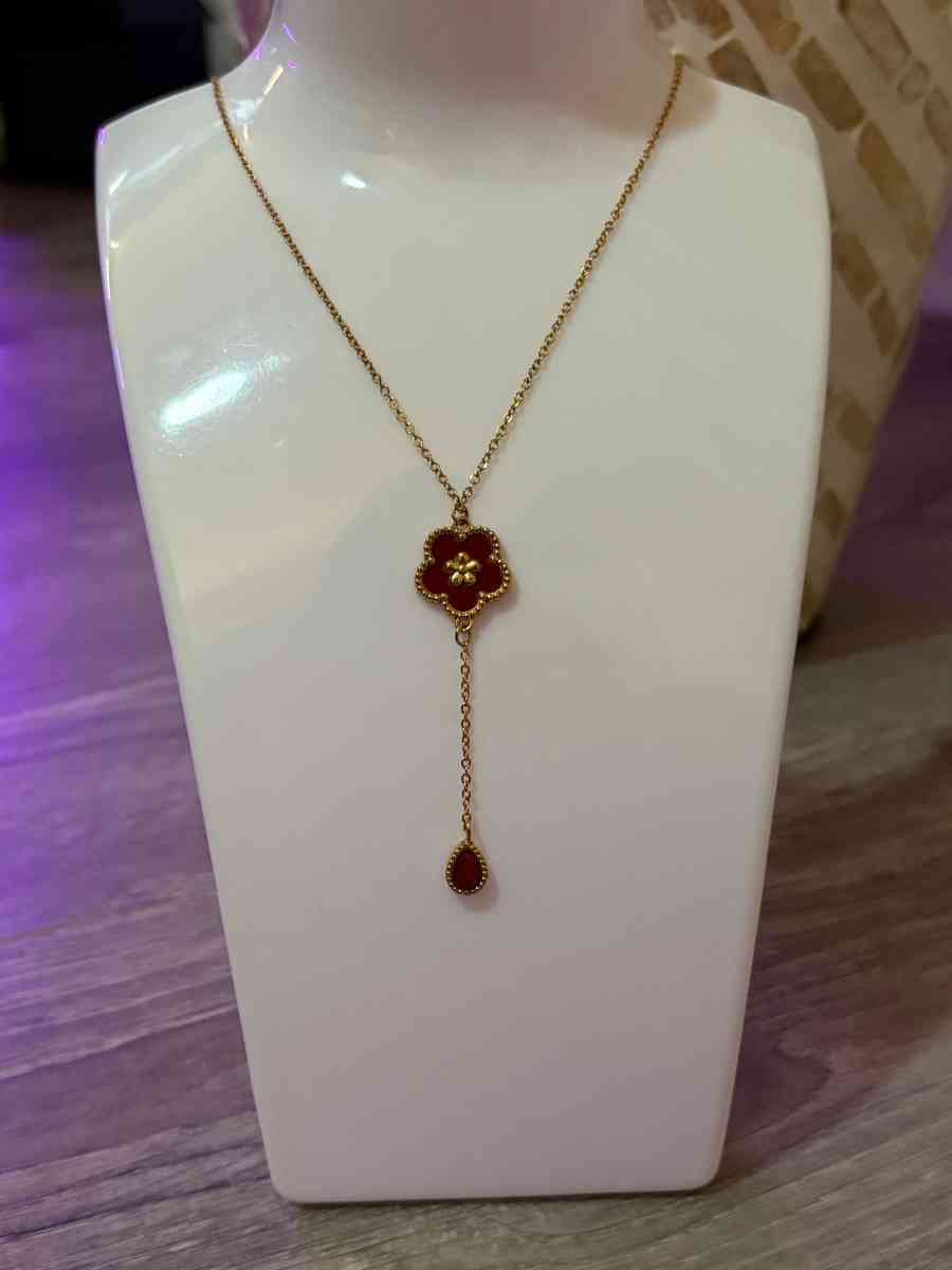 cadena lamiando en proper stainless steel