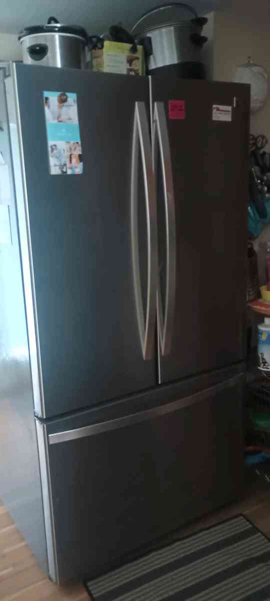 Kenmore Refrigerator Double Door freezer bottom