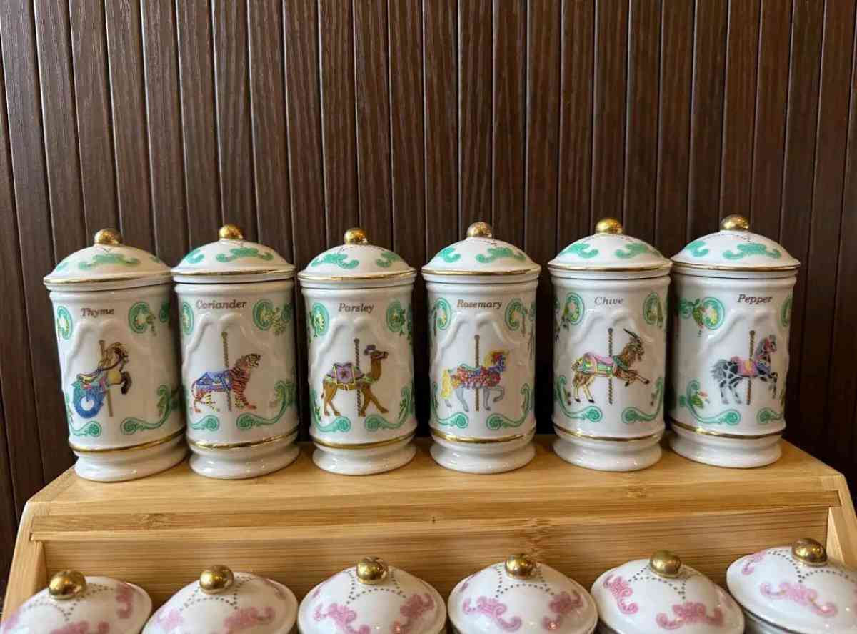 RARE LENOX 1993 CAROUSEL SPICE JARS FULL SET