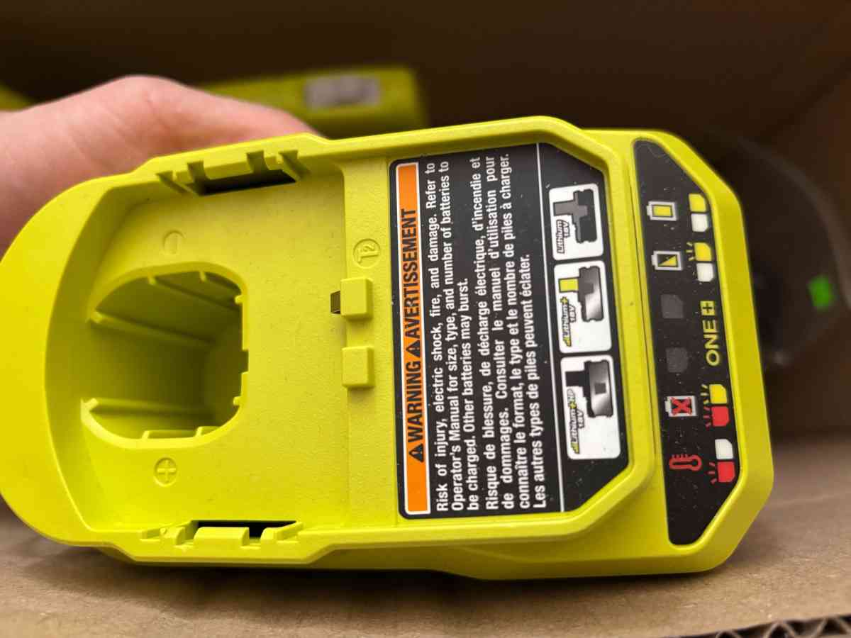 Ryobi P21110 blower kit with battery n charger