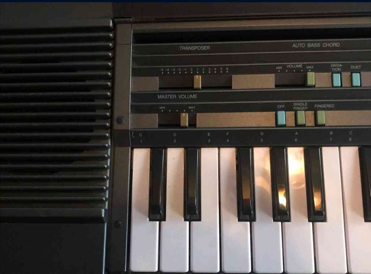 1984 YAMAHA PortaSound PCS 500 Digital Keyboard