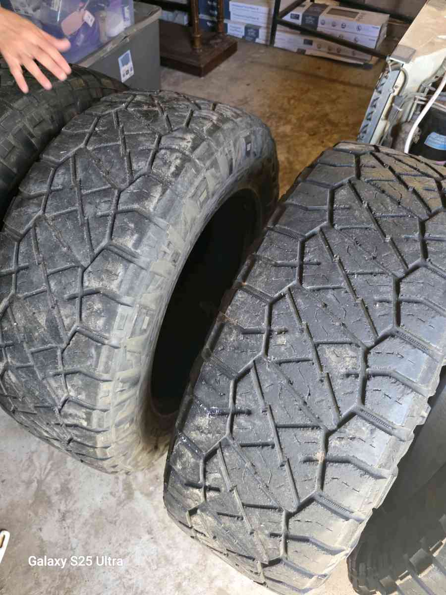 4 Nitto Ridge Mud Terrain Tires 285 65 R20