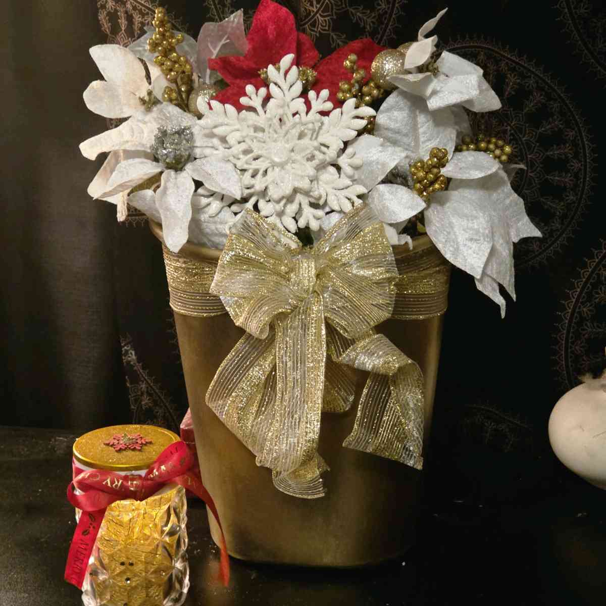 Customisable Holiday Decor