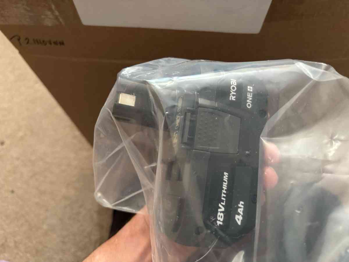 Ryobi P21110 blower kit with battery n charger