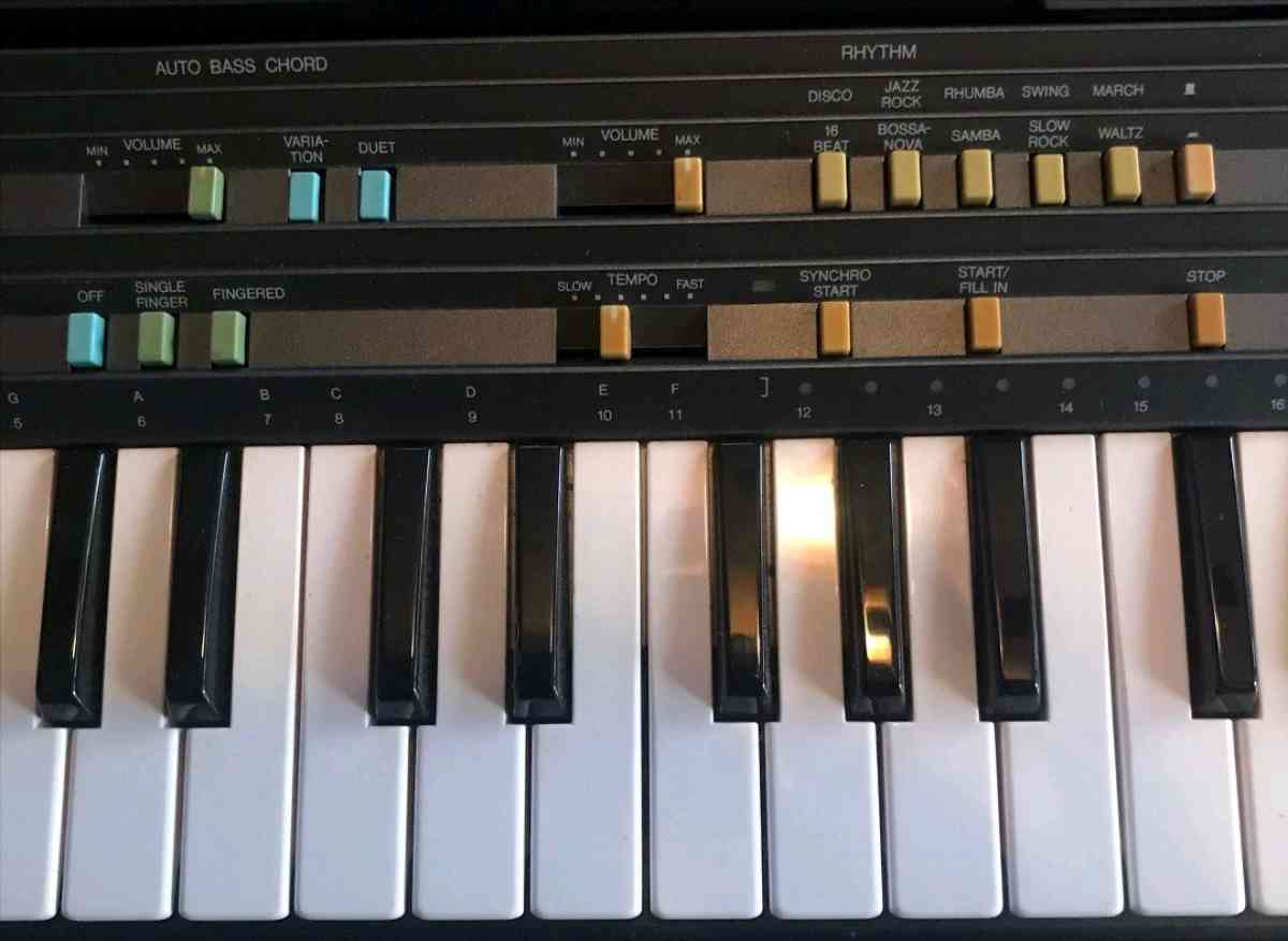 1984 YAMAHA PortaSound PCS 500 Digital Keyboard