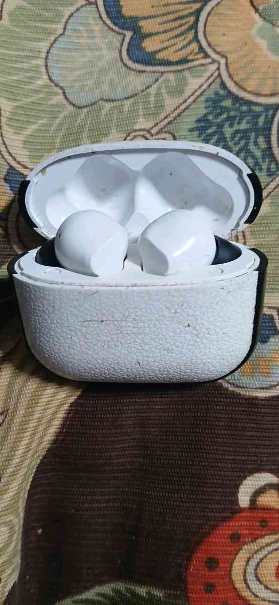 off brand blue tooth wireless earbuds