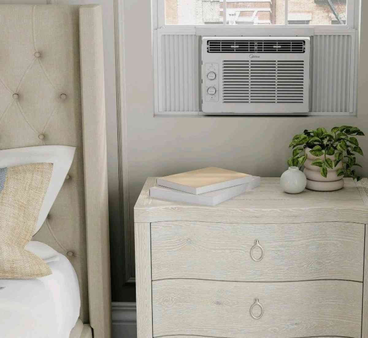 Airon Conditioner Unit in Window