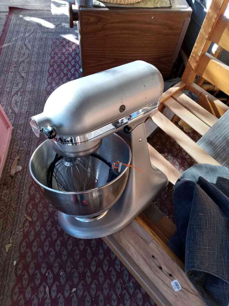 Kitchen Aid Deluxe Mixer