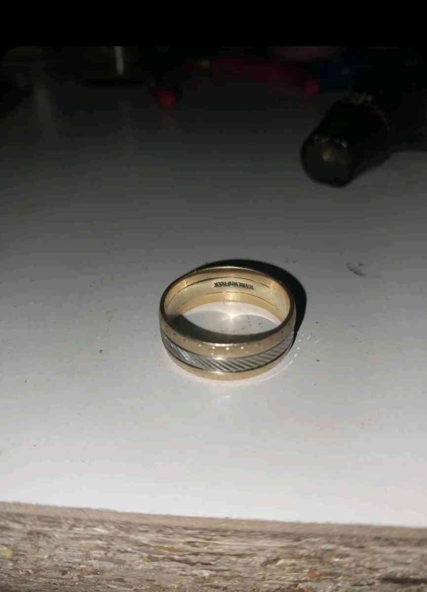 14k Yellow and white gold wedding band