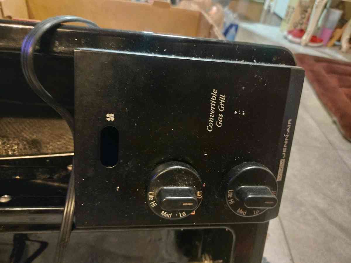 Jenn Air 18 inch electric cooktop grill with downdraft