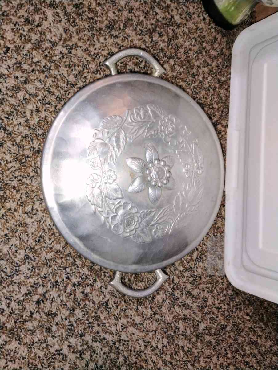 1950s Everlast hand forged aluminum casserole dish
