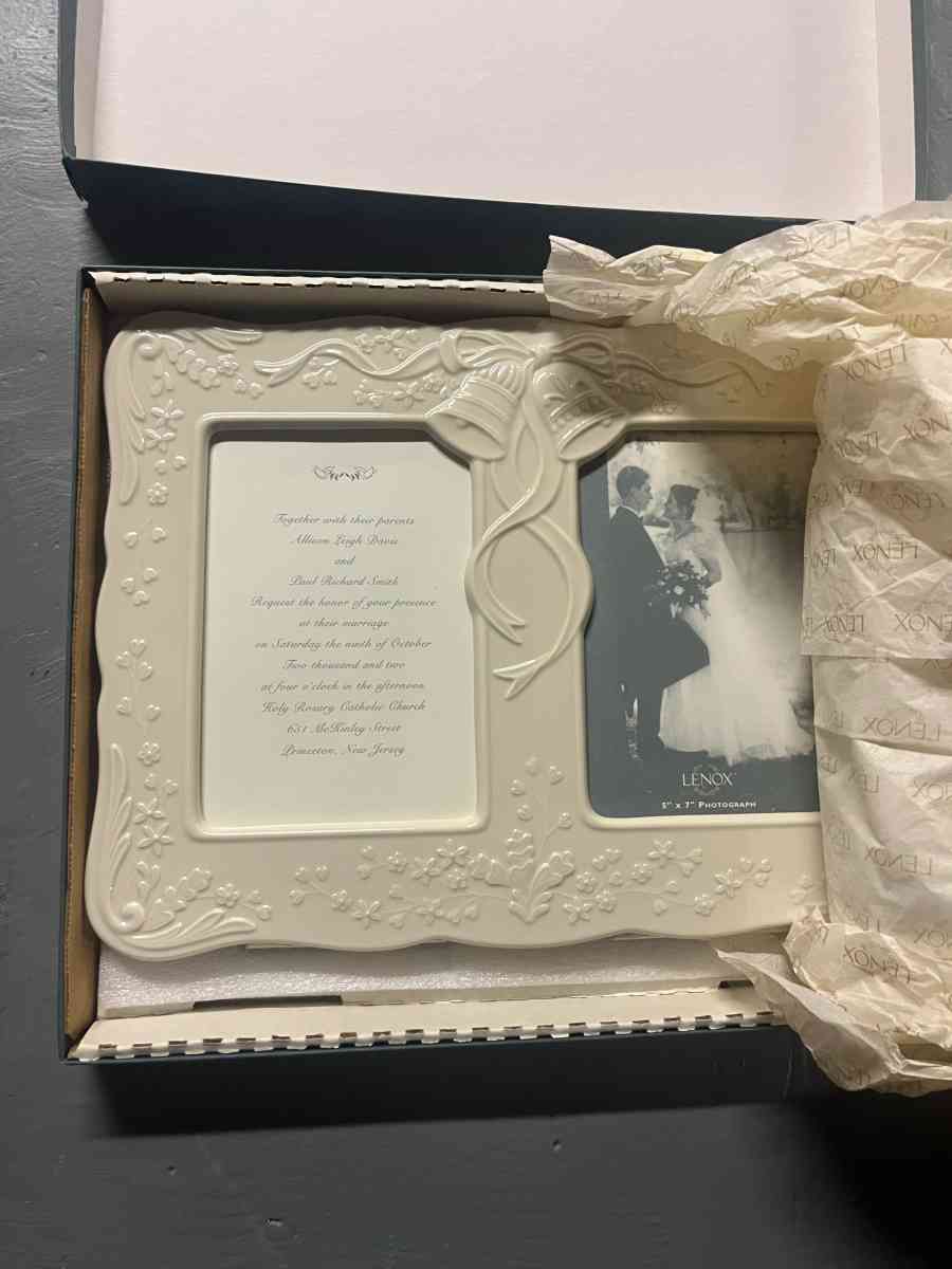 NEW Lenox Wedding Promises Double Picture Frame holds two 5x