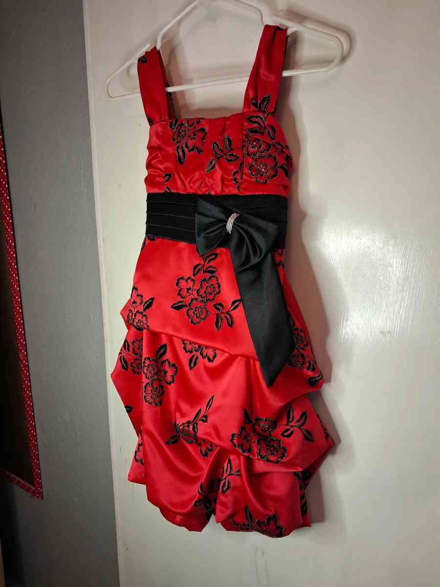 Girls szM Red and black Formal dress