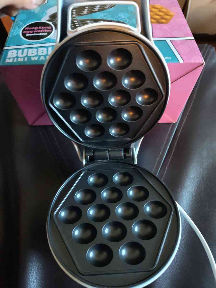 Mini waffle maker
