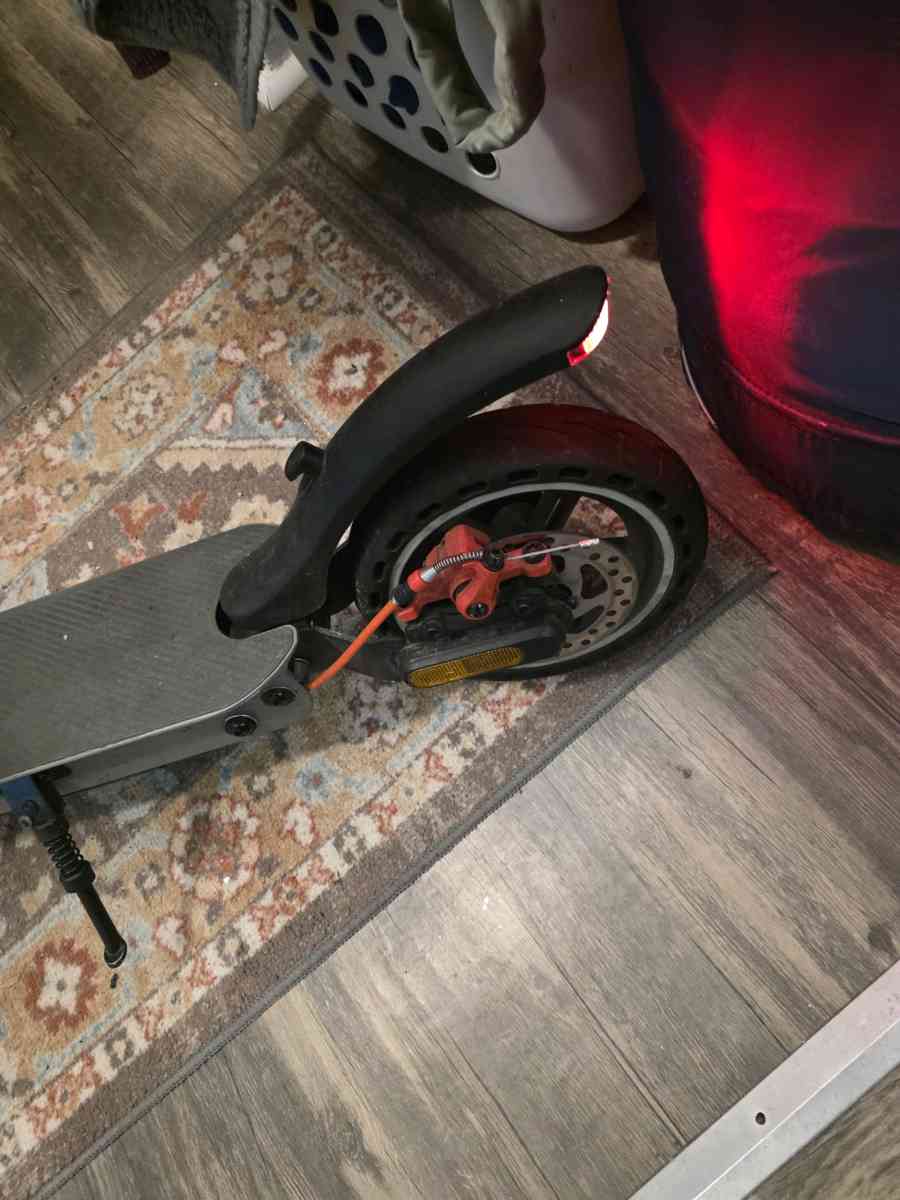 5th wheel E scooter hardly used