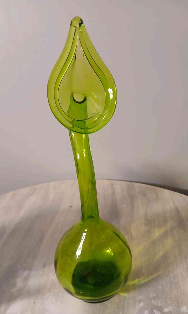 antique vase tear catcher