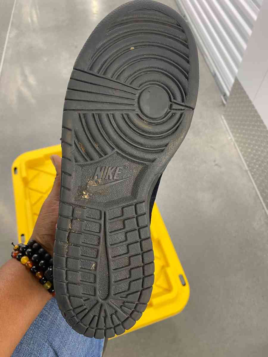 Nike dunks size9 bloody red velvet