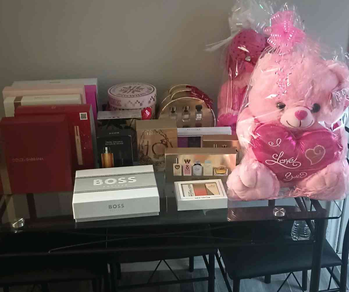 Perfumes D hombres y mujeres  Y Oso de peluche