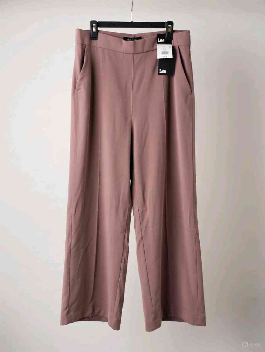 NWT Women Lee Wide Leg