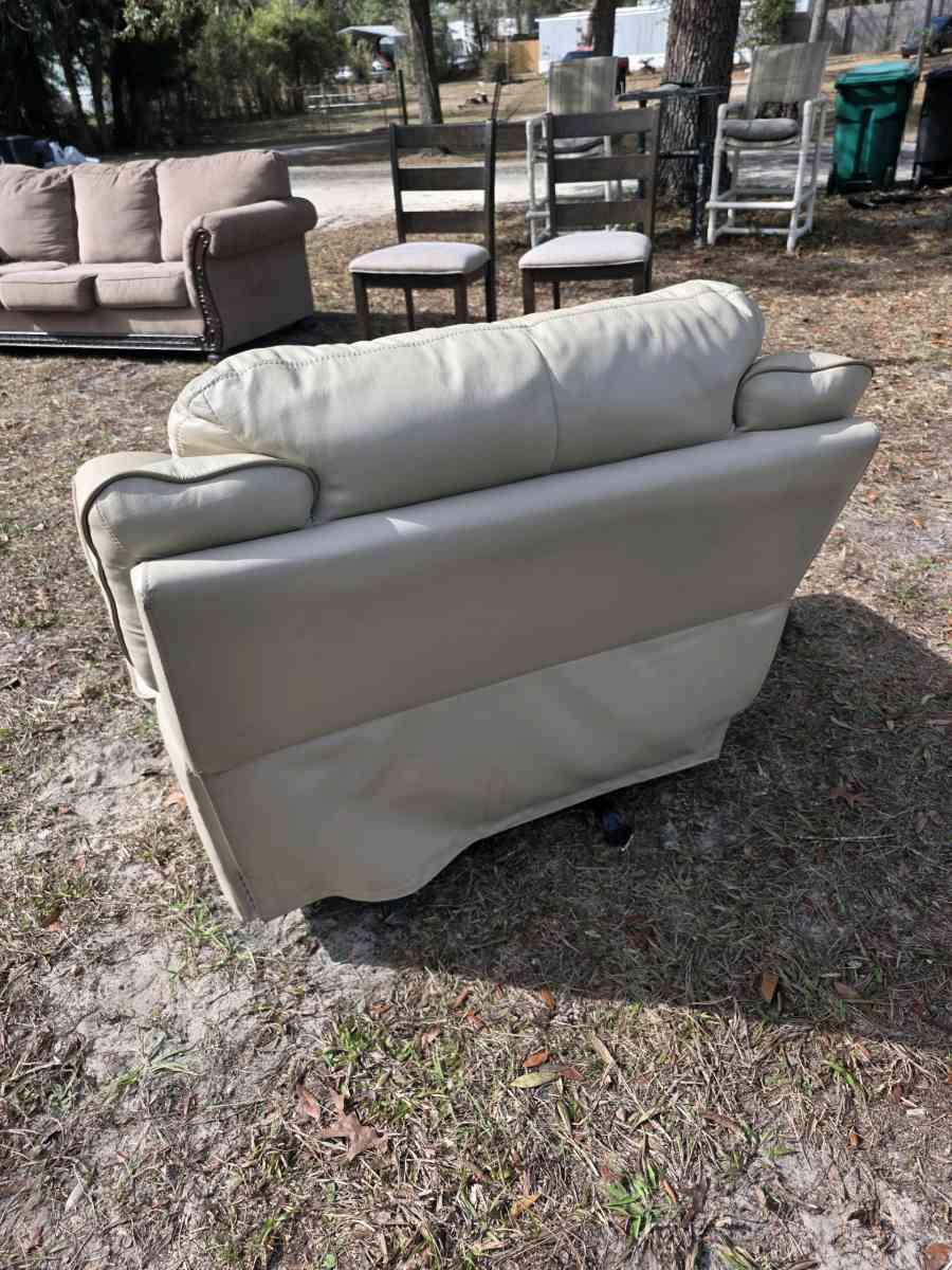 Cindy Crawford leather lounge chair