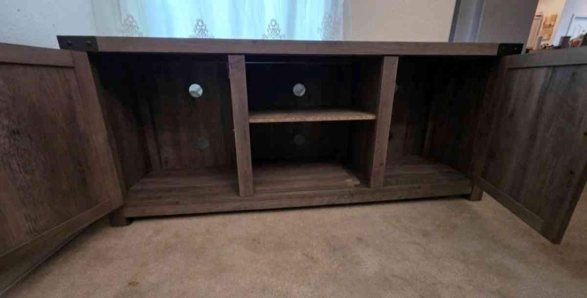 Entertainment center