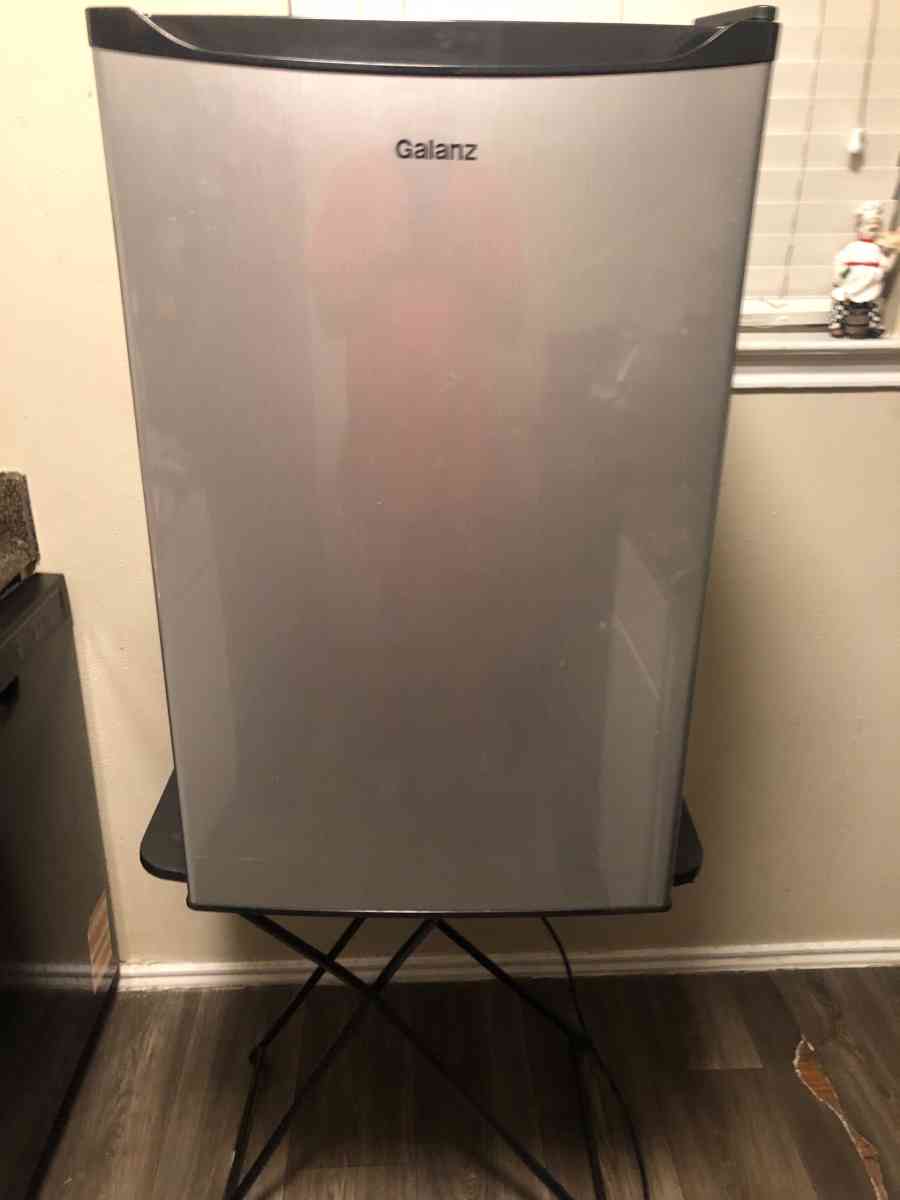 Galanz Mini Fridge
