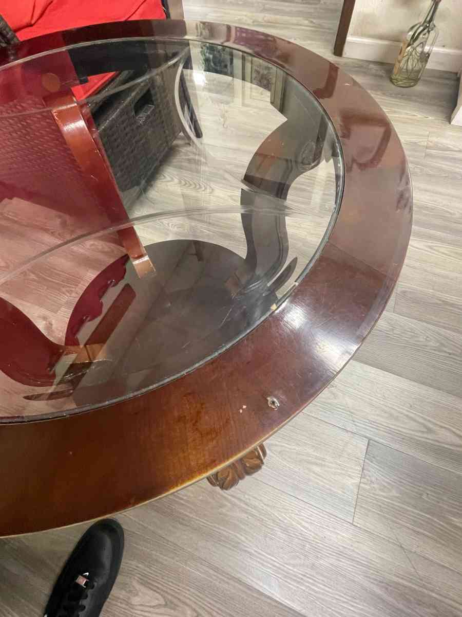 ROUND COUNTERTOP TABLE