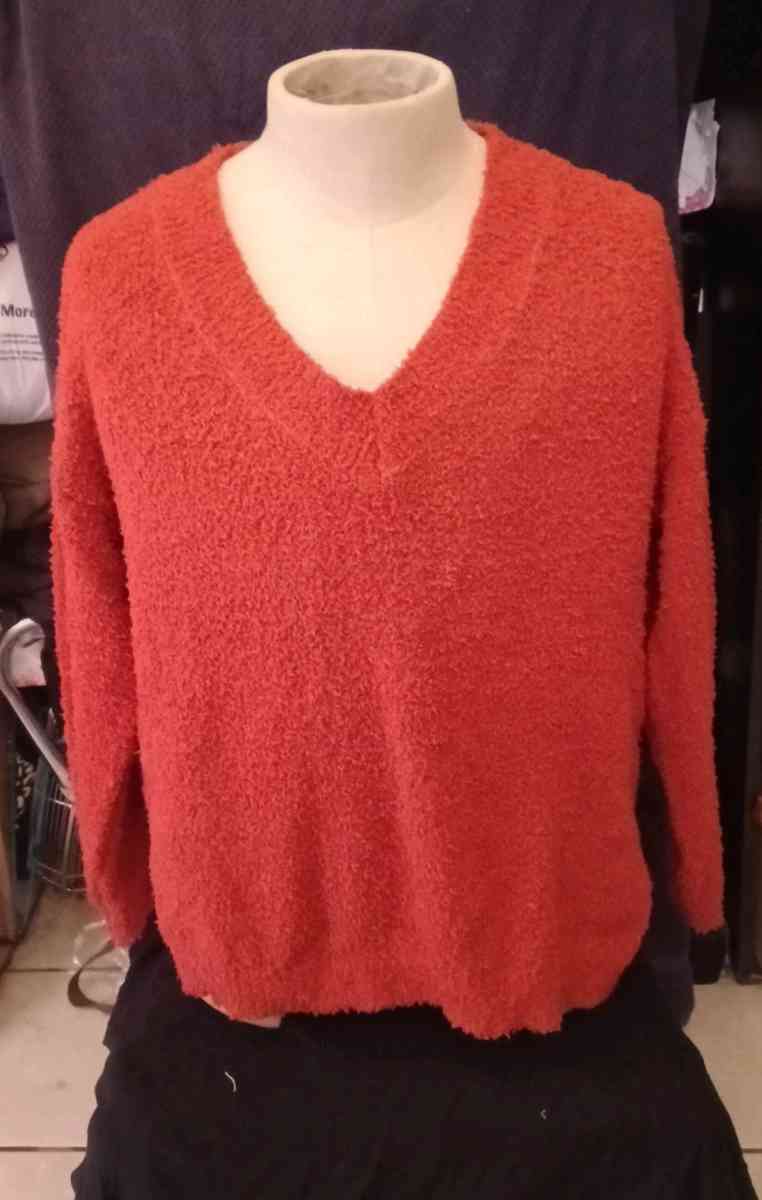 V Neck Pullover Sweater SIZE M