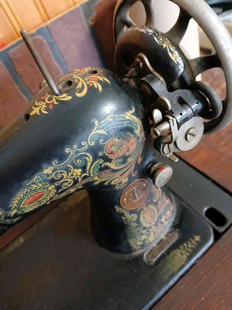 my finallt offer on this 1020s singer sewing machine