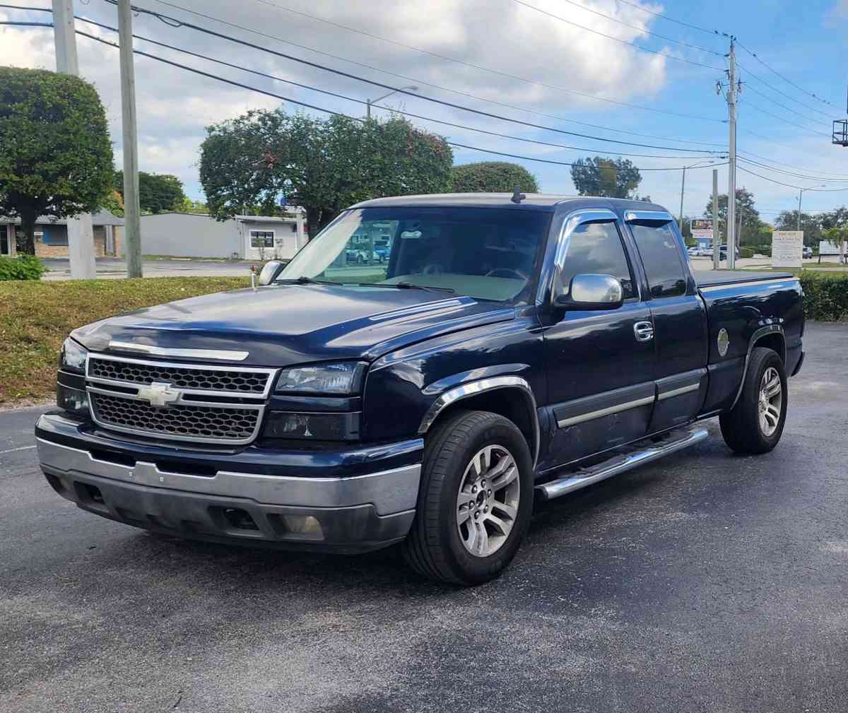 chevy Silverado cabina y media 2006