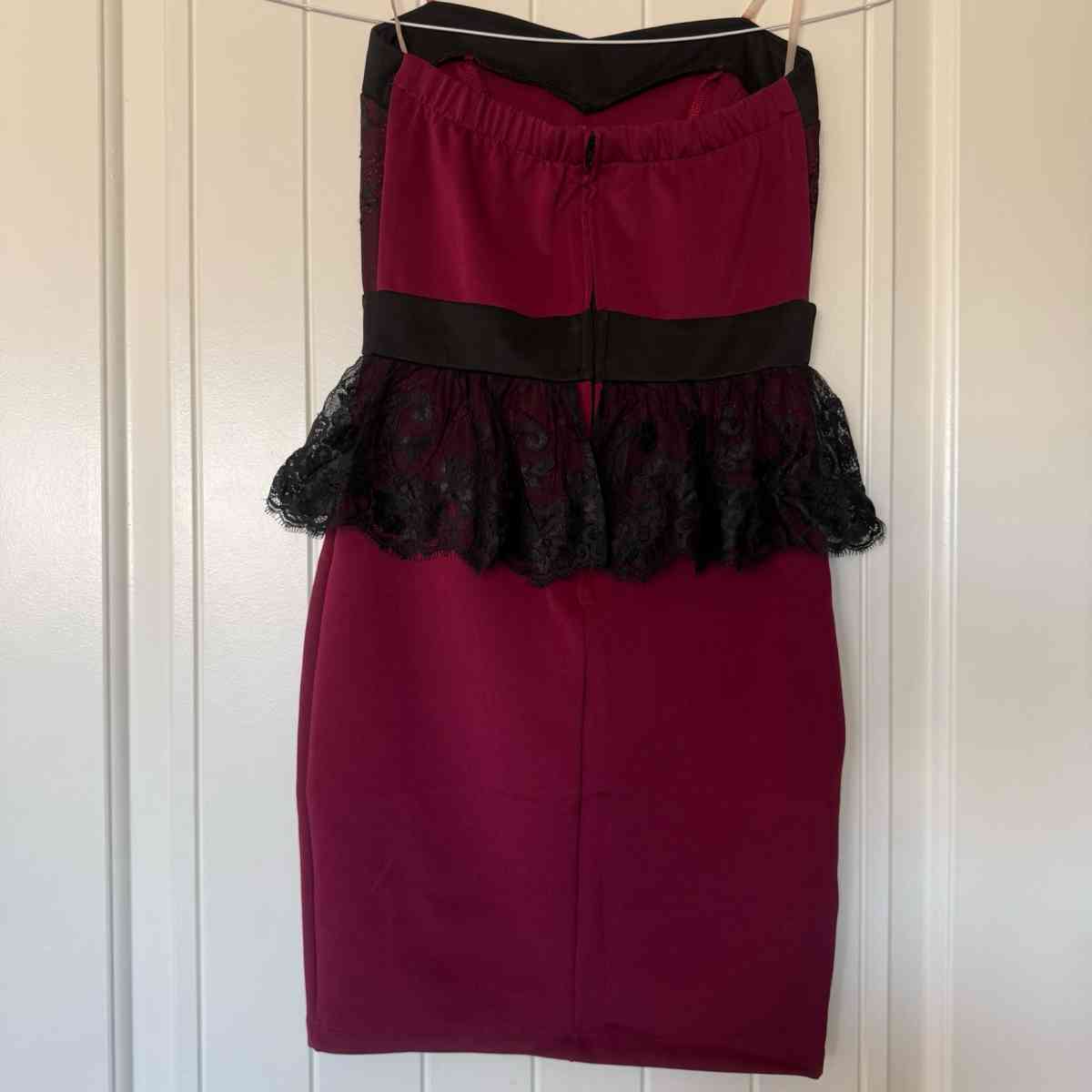 Elegant Strapless Burgundy Wine Red  Black Lace Peplum Cockt