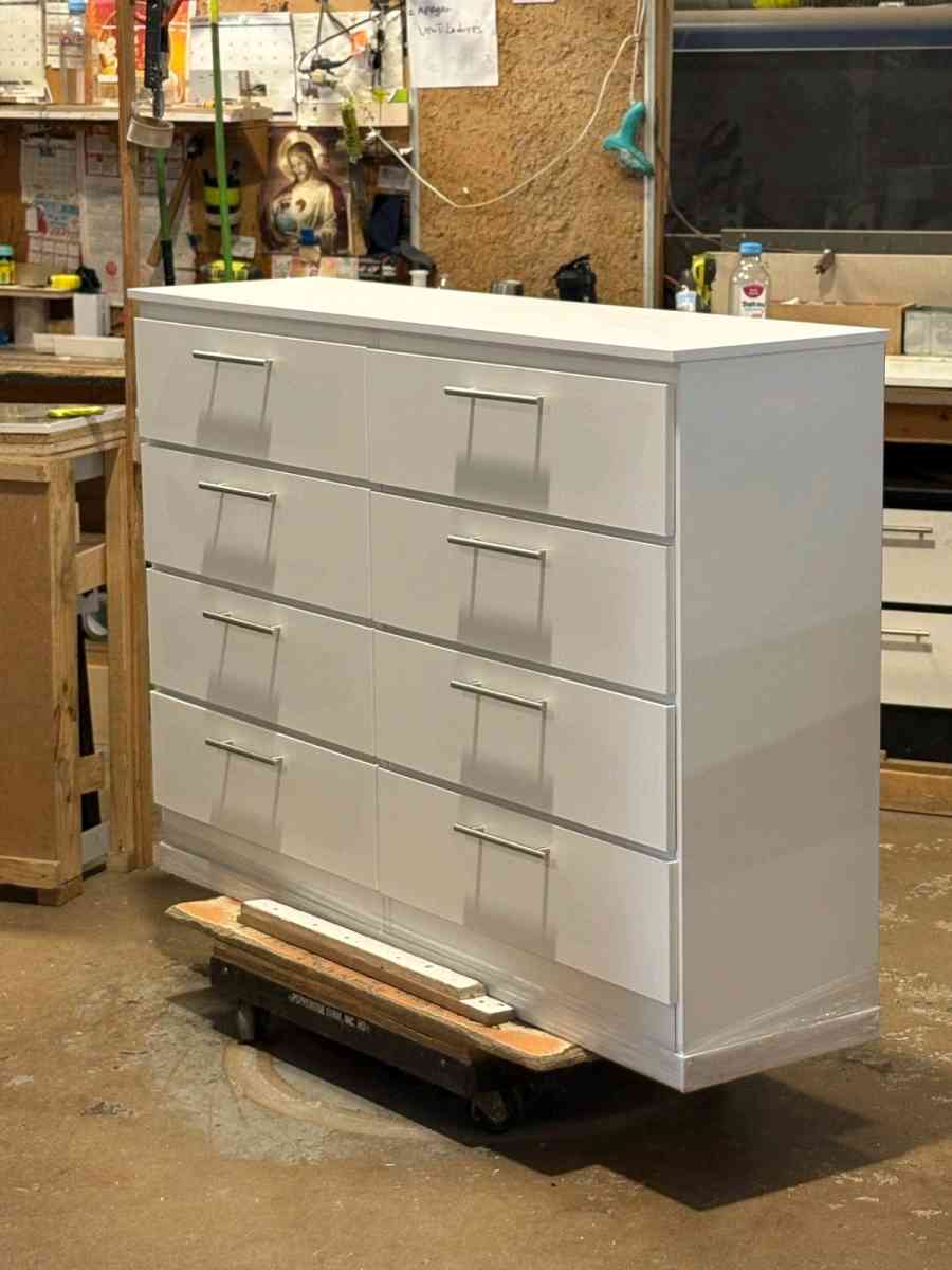 Dresser with 8 Drawers Brand New