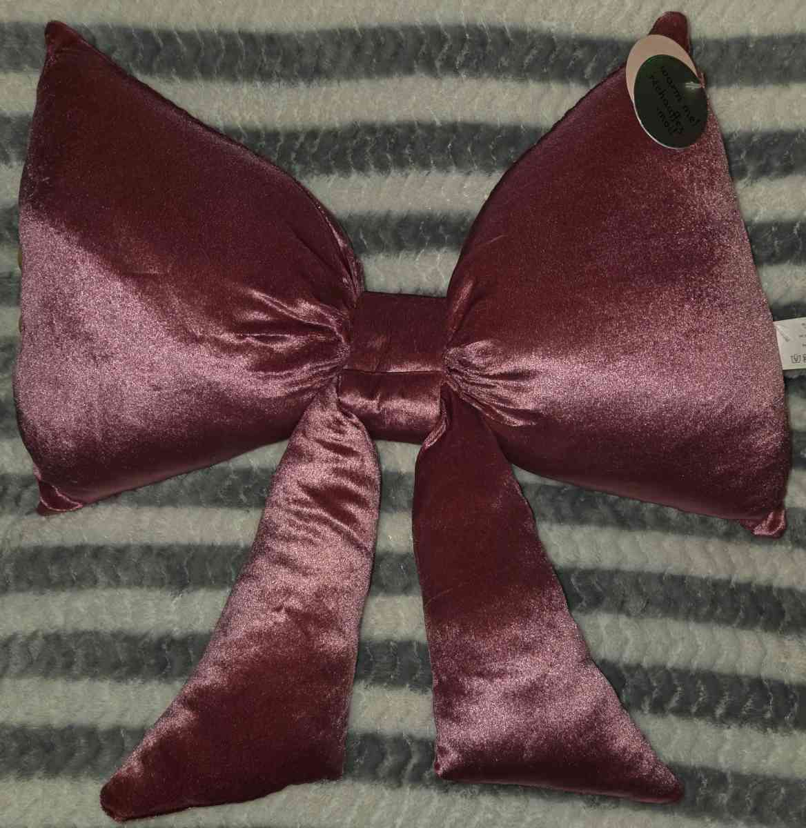 Valentines Snuggle Buddies Pink Velvet Bow PillowIt has a he