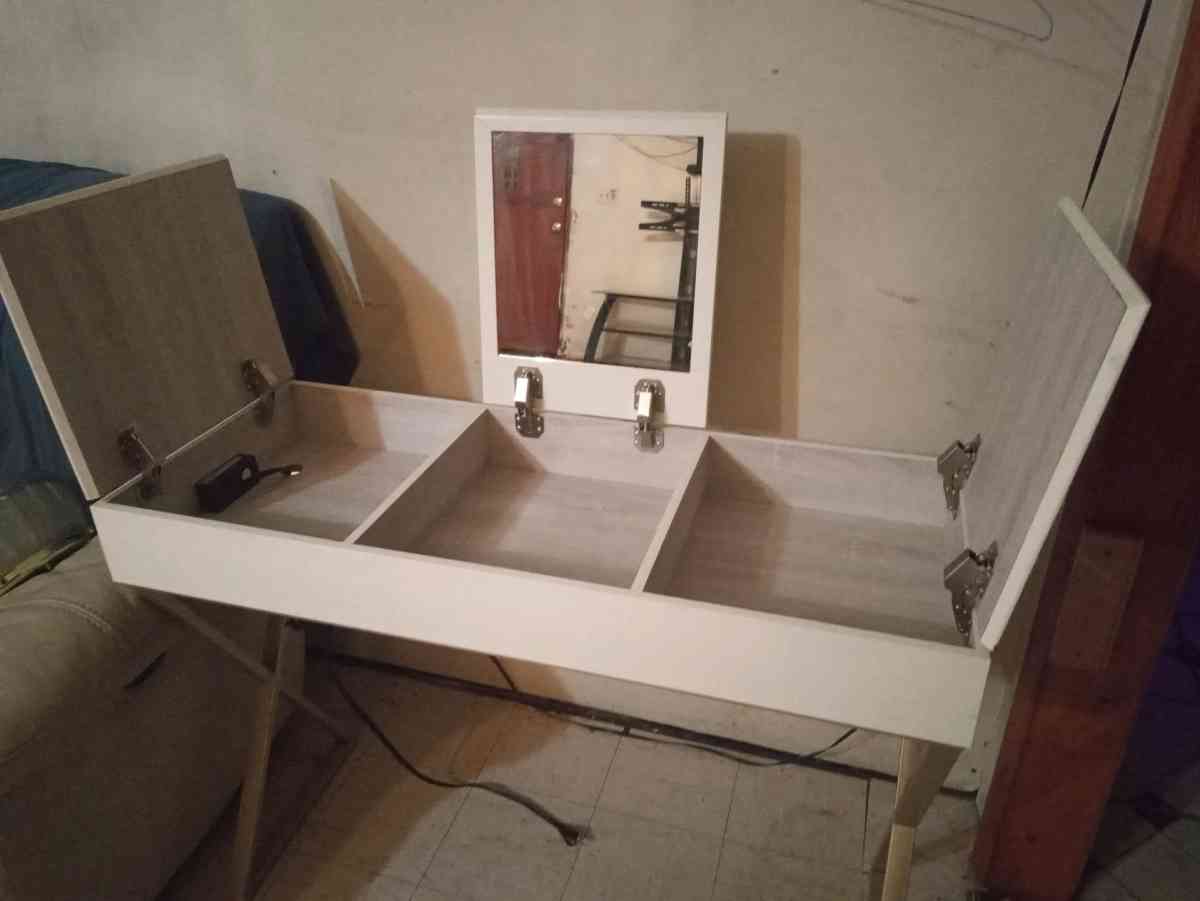 vanity table