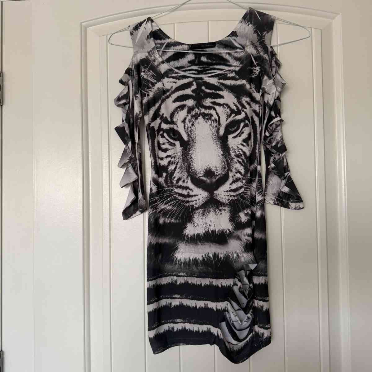 Black  White Tiger Print Bodycon Dress with Ladder CutOut Sl