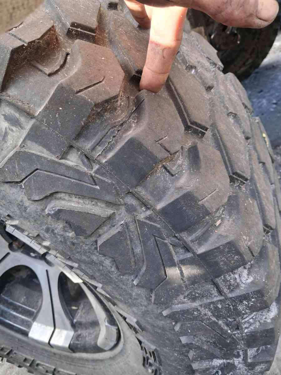 Premium 31580R17 Tires Rims  option whole truck