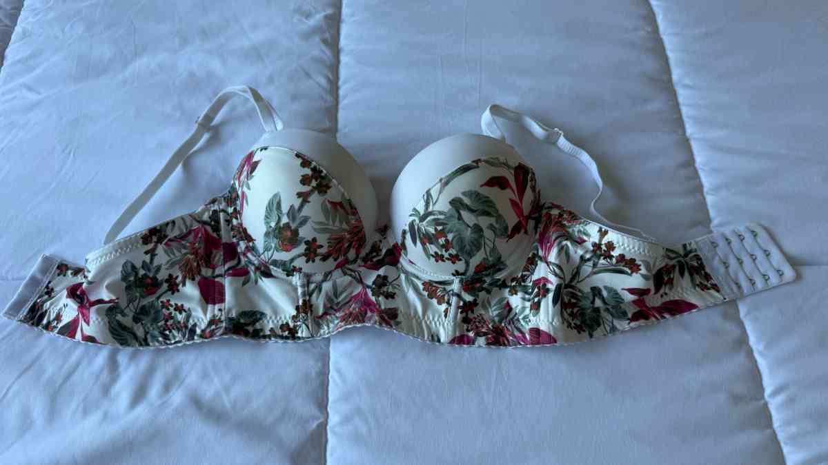 Brand New Floral Underwire Padded Bra  Ivory Cream Adjustabl