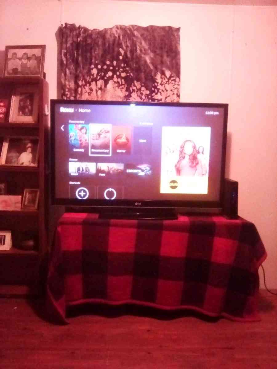 LG flat screen TV 45 inch