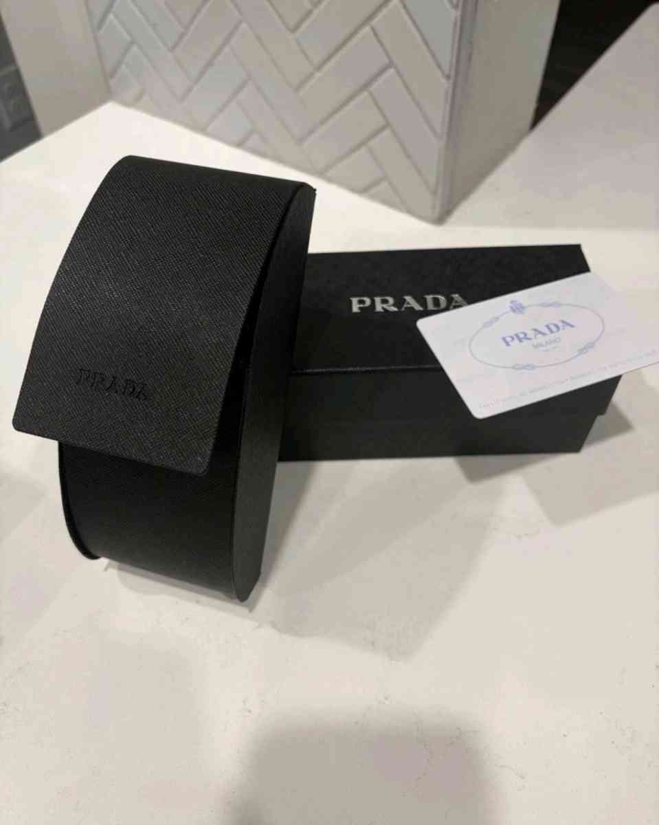 unisex black sunglasses