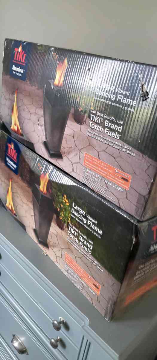 Pair of tiki torches dancing flame new